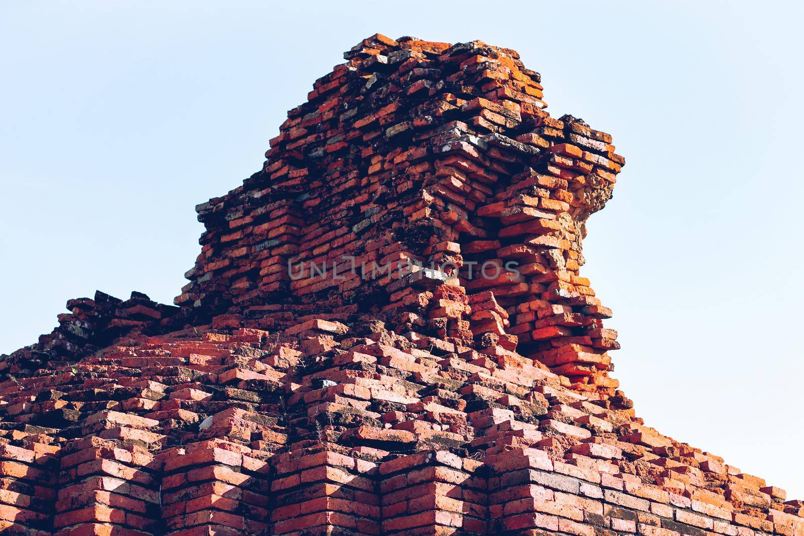 A closer look at the ruins of Wat Chaiwatthanaram by Sonnet15