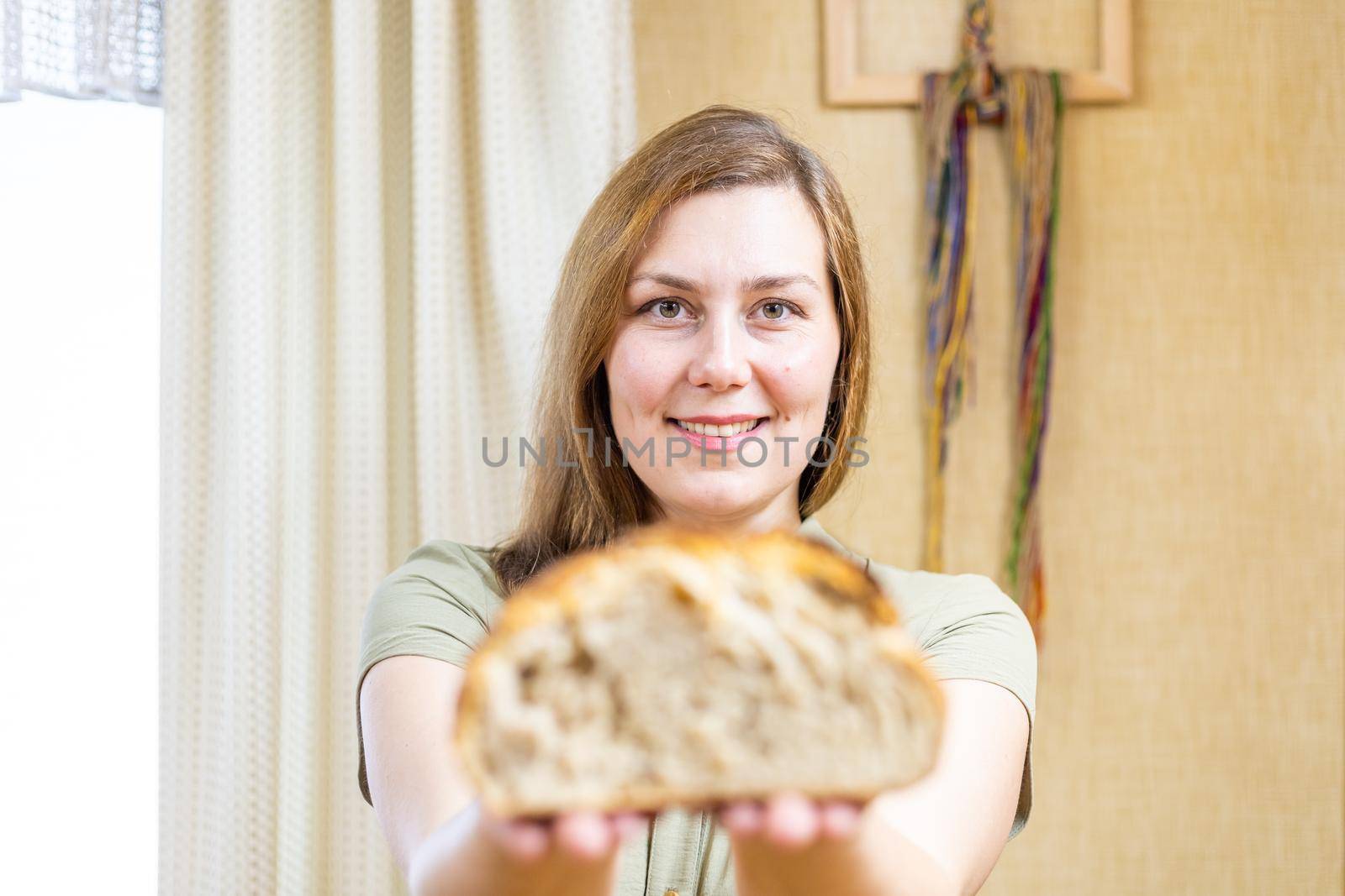 commercial shots, a girl baked bread, she cuts it with a knife, breaks it with her hands, sniffs it, it smells wonderful. association with childhood and parental home.