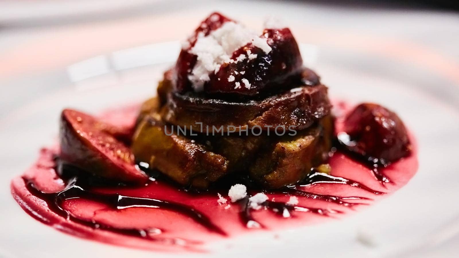 Grilled foie gras, a delicious dish for dinner
