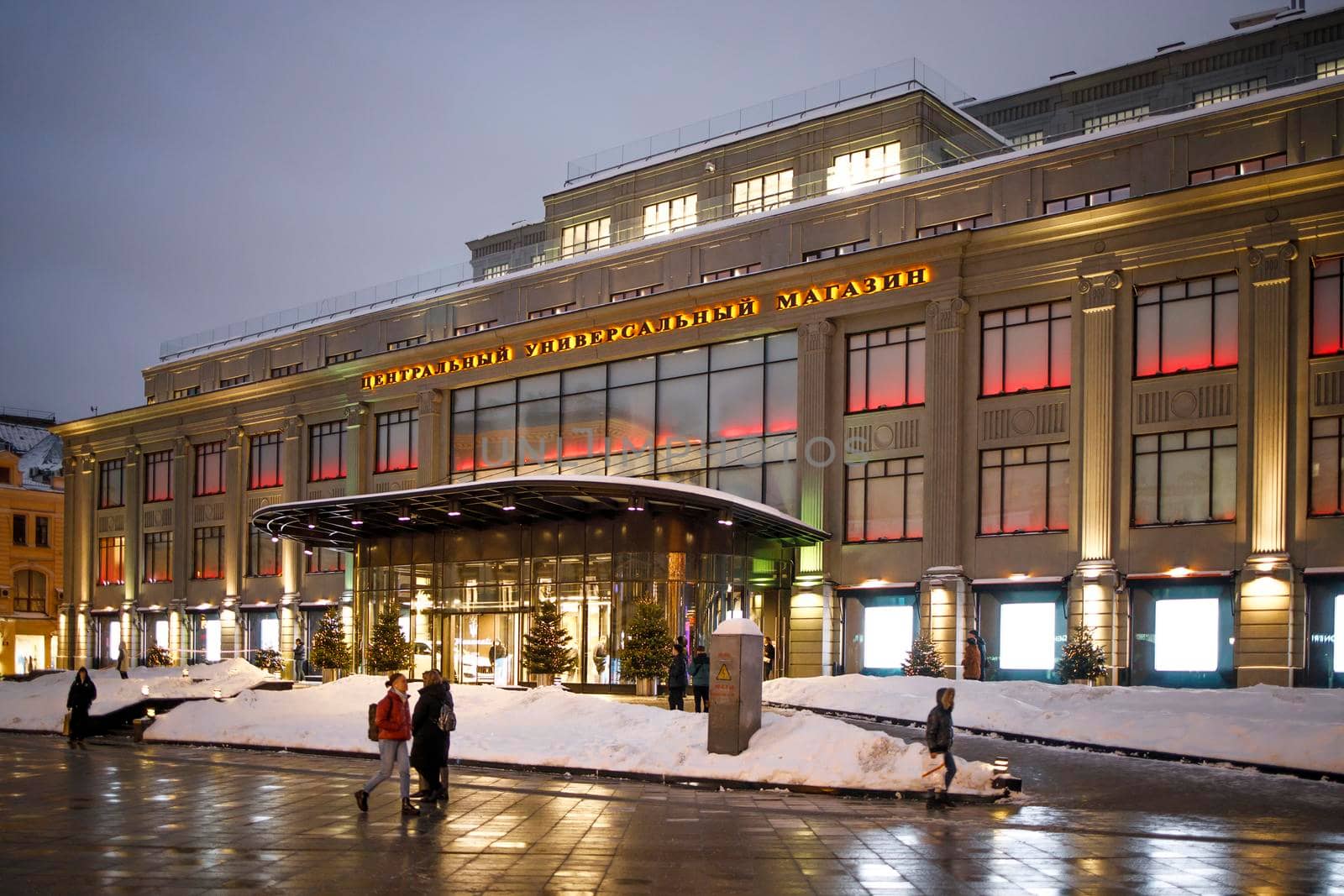 Moscow. Russia. 30 January, 2022. The street of Kuznetskiy Most. The winter decoration of facade of the Central Universal Store "TSUM". The shoppers go to the shop