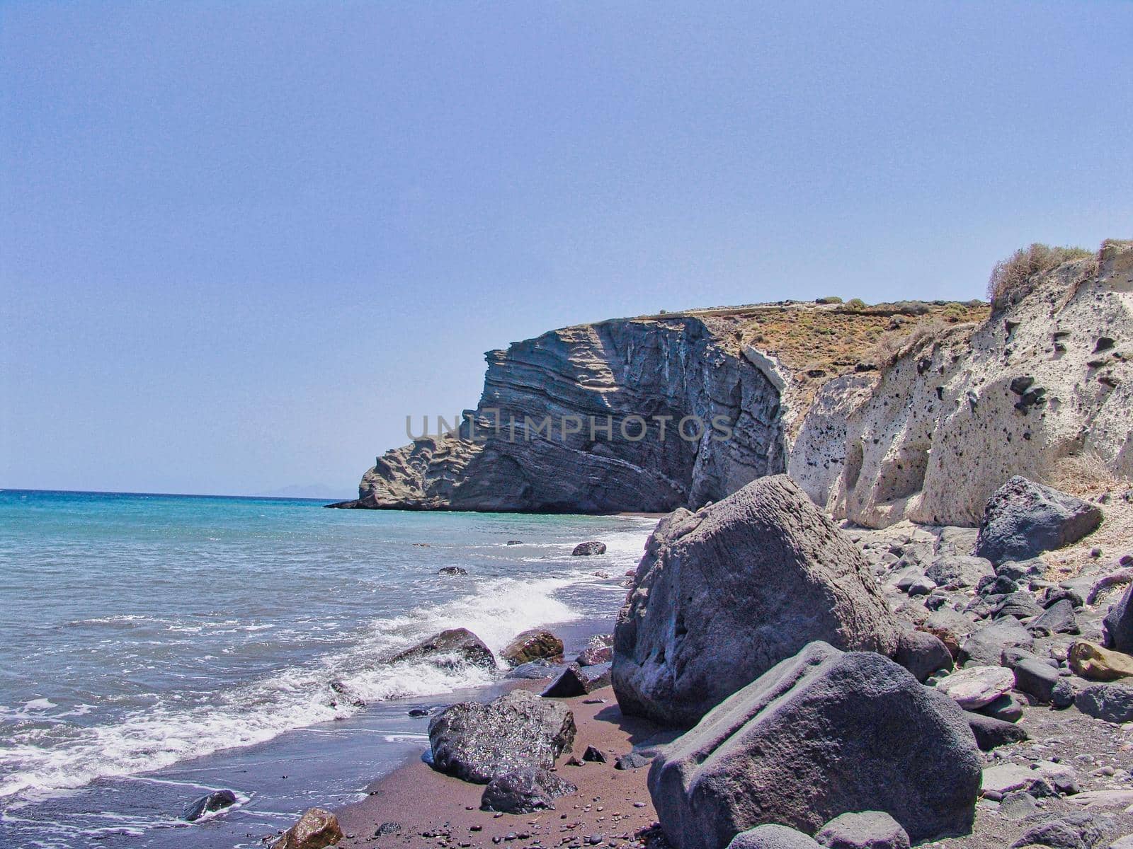 koloumbos beach in Santorini Greece by feelmytravel