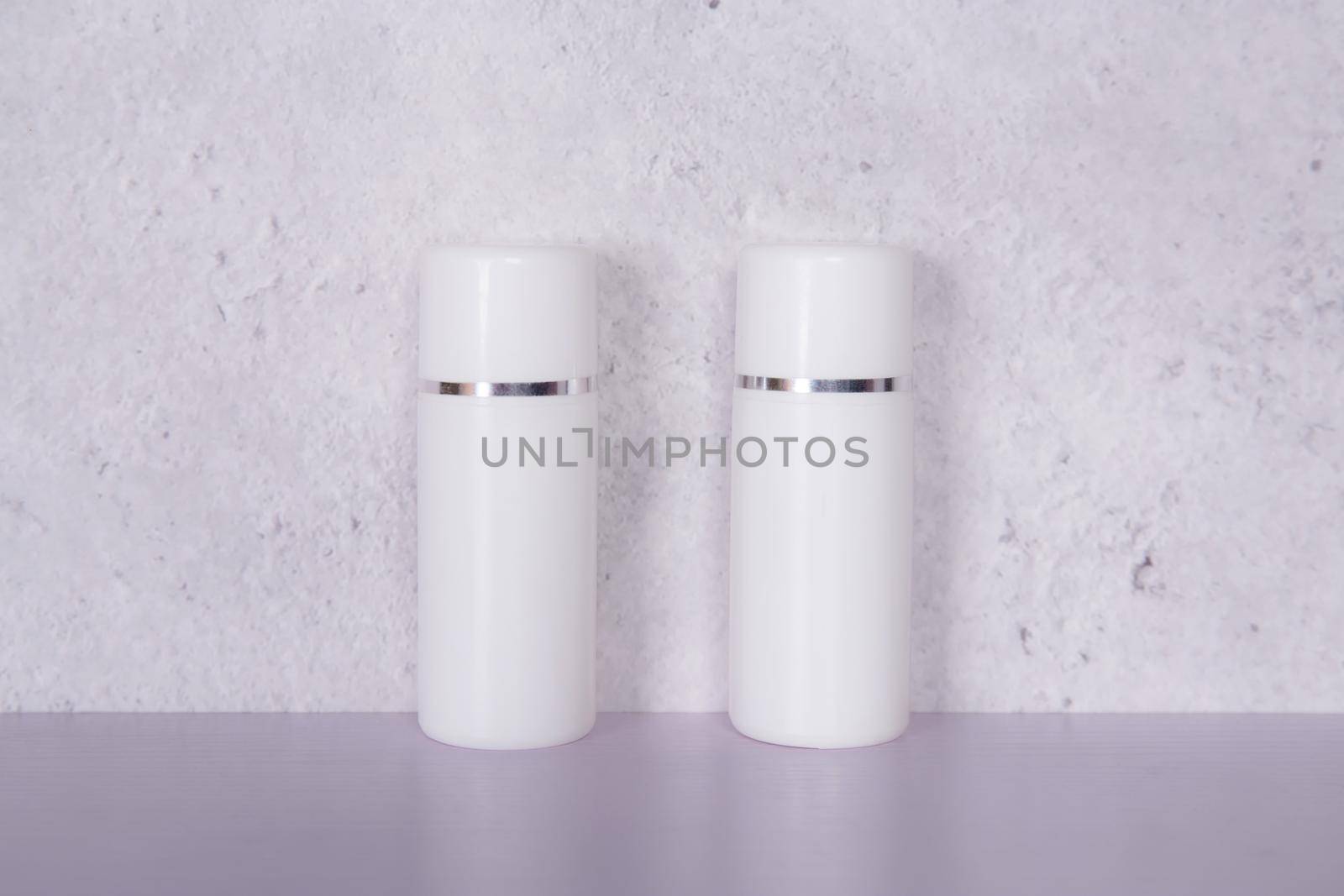 Mockup cosmetic bottle with cream or lotion on desk, mock up package for advertising, skincare or cosmetology, skin care and treatment with product.