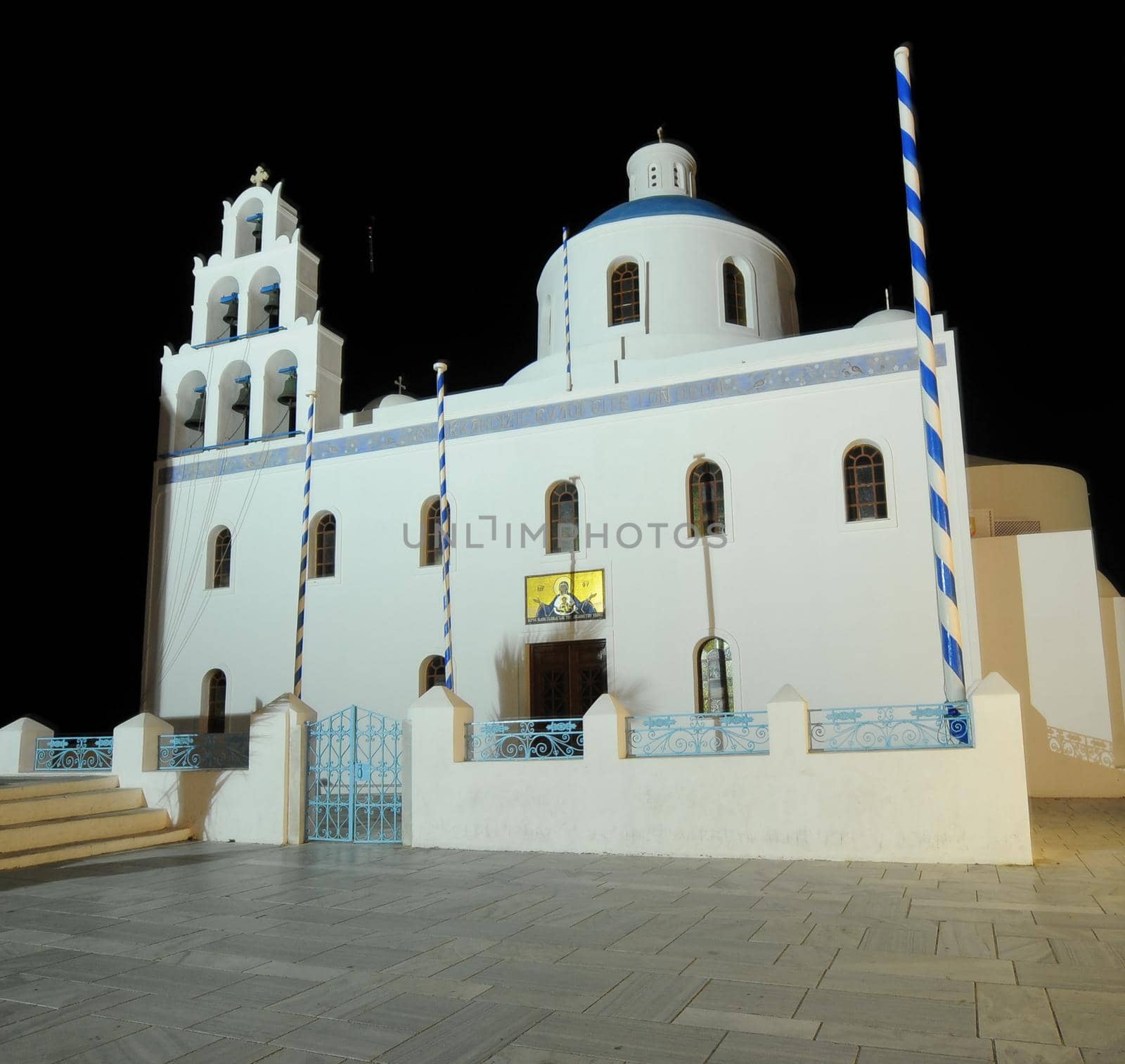 Greek orthodox church in Oia by feelmytravel