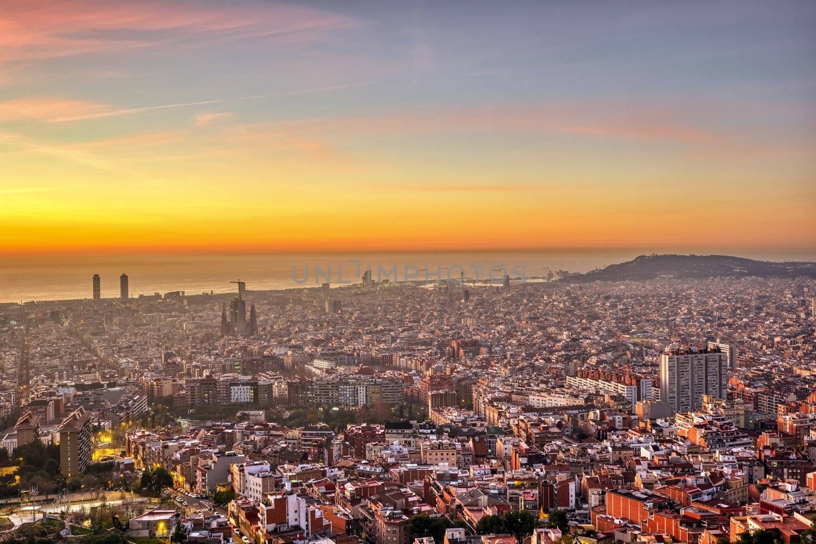 Barcelona before sunrise by elxeneize