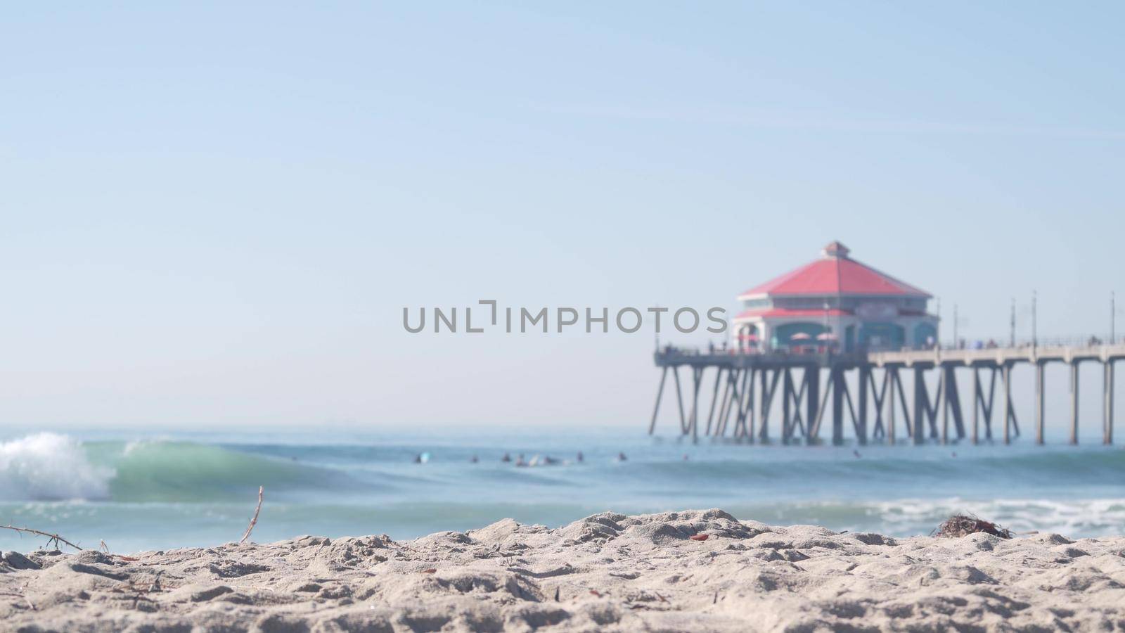 Retro huntington pier, surfing in ocean waves and sandy beach, California coast near Los Angeles, USA. American diner, sea water, beachfront boardwalk, summer vacations. Seamless looped cinemagraph.