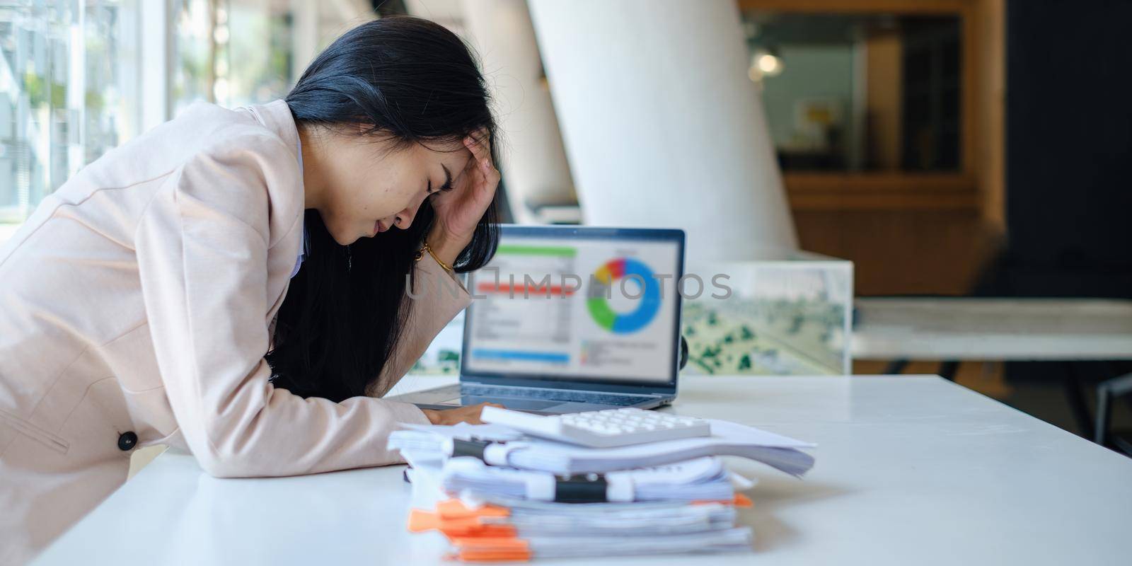 Asian business woman worry about marketing plan of this years