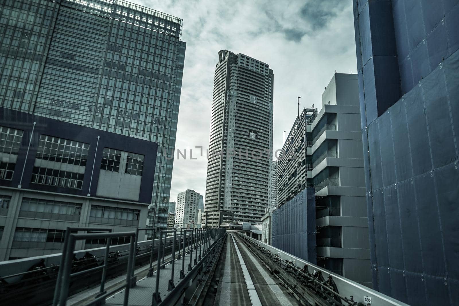 Yurikamome Tokyo Rinkai Shishi Transportation Building of Tokyo seen from Wire. Shooting Location: Tokyo metropolitan area