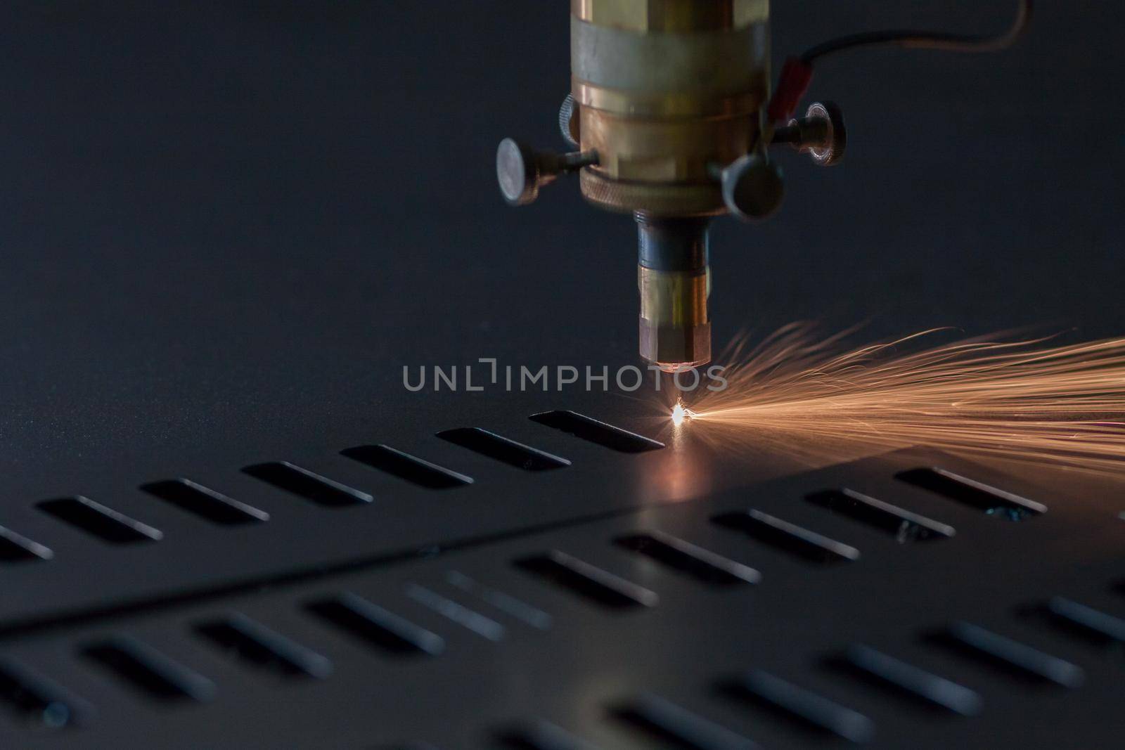 Process of industrial laser cutting of sheet metal by z1b