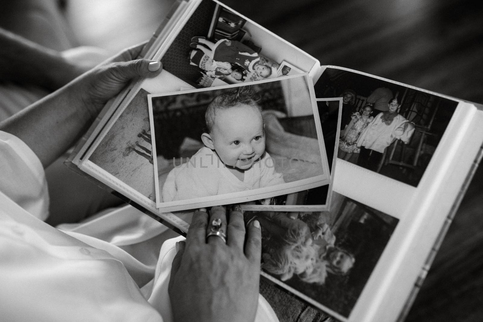 children's photo album with color and black-and-white photos by Andreua