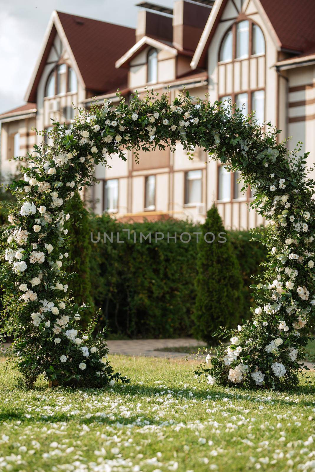 wedding ceremony area, arch chairs decor