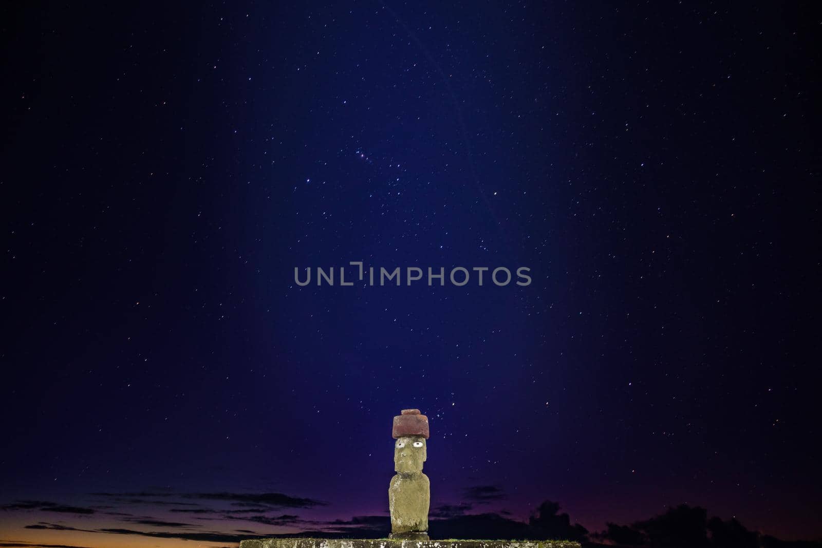 Ahu Ko Te Riku moai with eyes in Rapa Nui at night with stars