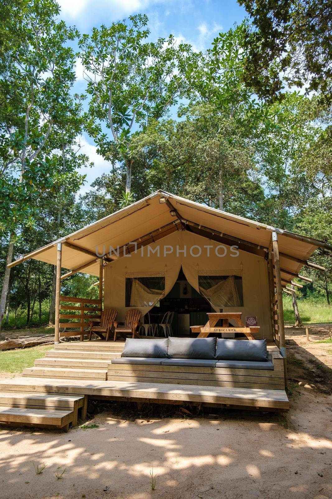 Budget Safarin tent in South Africa for families vacations by fokkebok