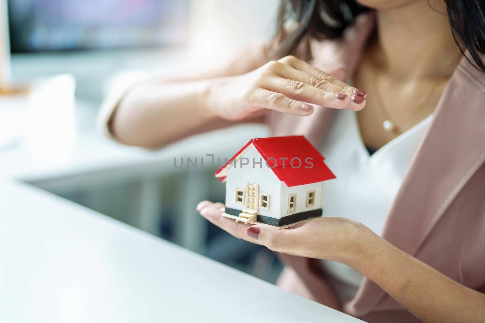 Agent, buy and sell land, property tax, show the concept of protecting the house to insure the risk of damage to the home. by Manastrong