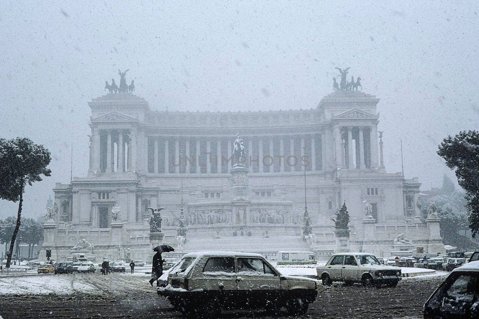 unusual snowfall in Rome - Venice square - Rome - Lazio - Italy