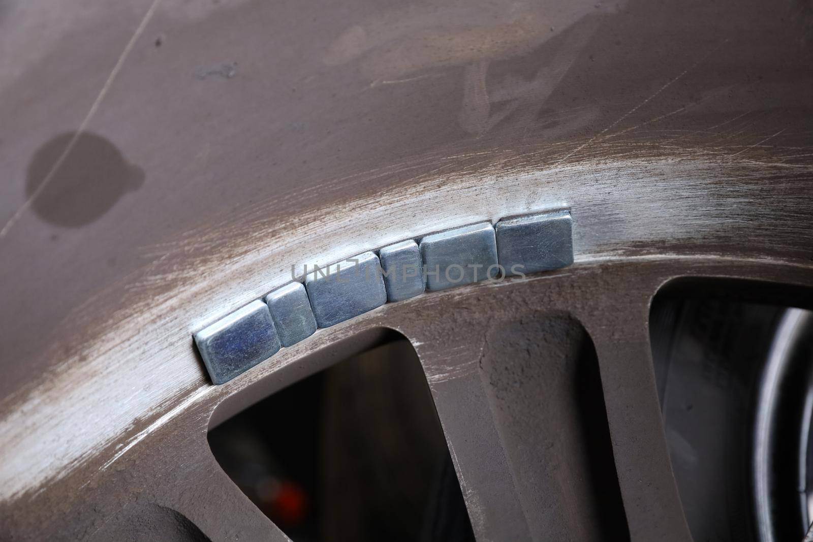 Balancing lead mounted on car wheel, weight balancer equipment to correct imbalances of tire