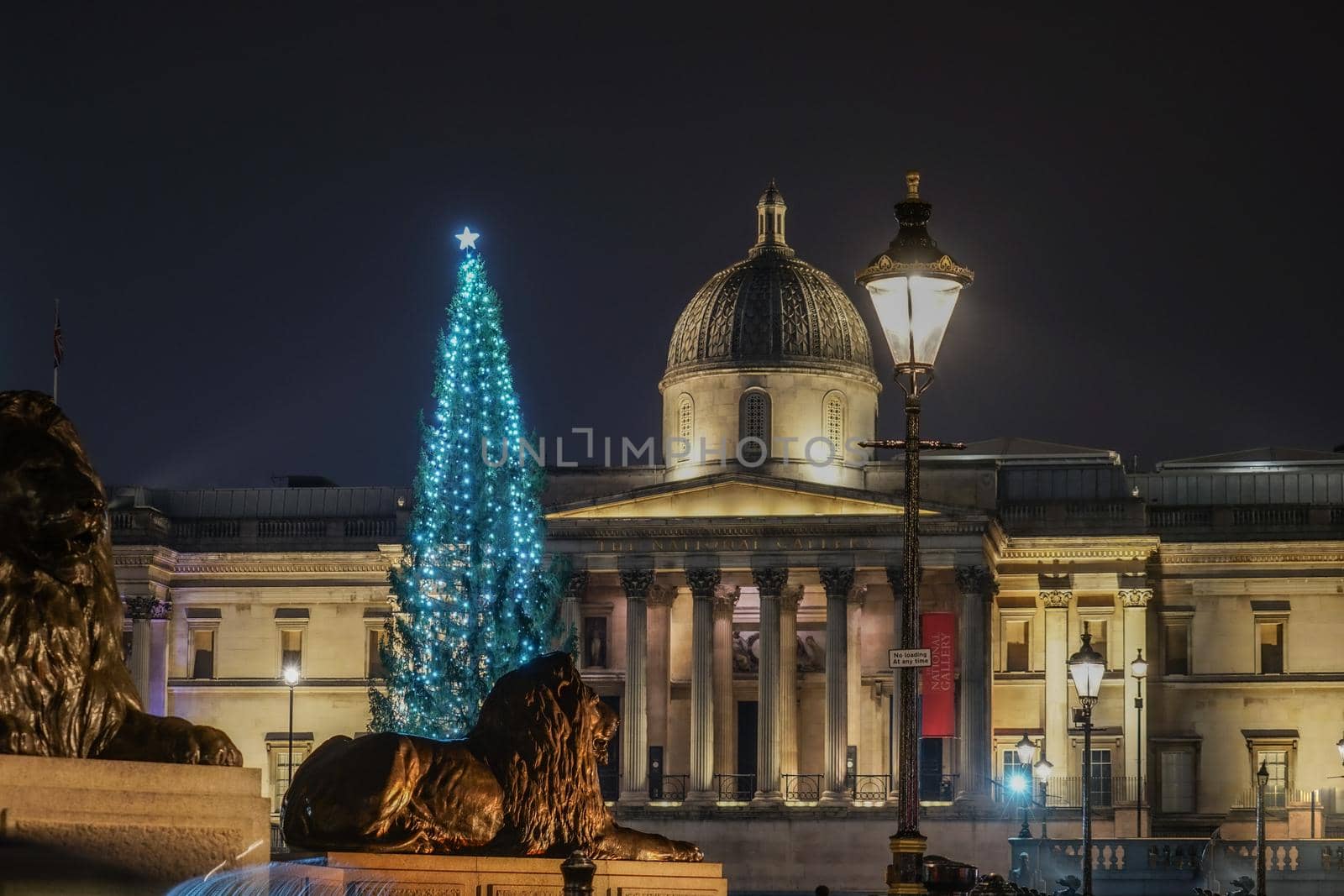 Night view of the National Gallery Museum of Art (UK London). Shooting Location: United Kingdom, London