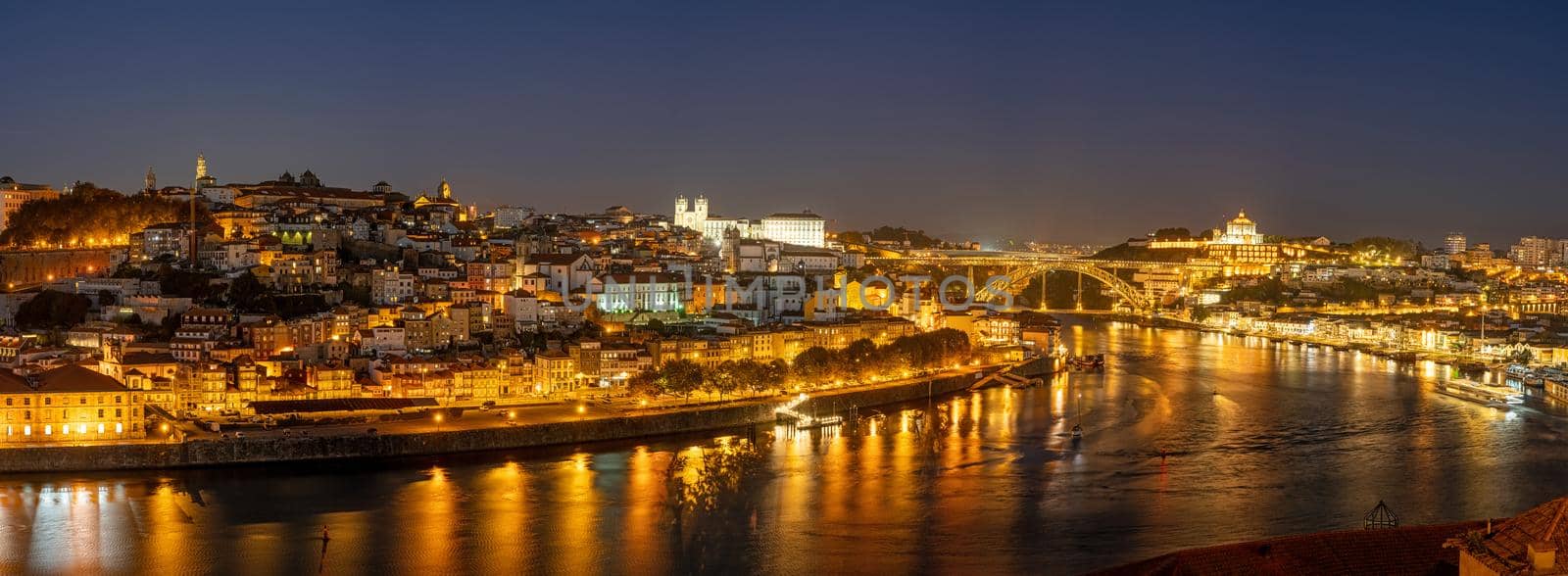 Panorama of Porto at night by elxeneize