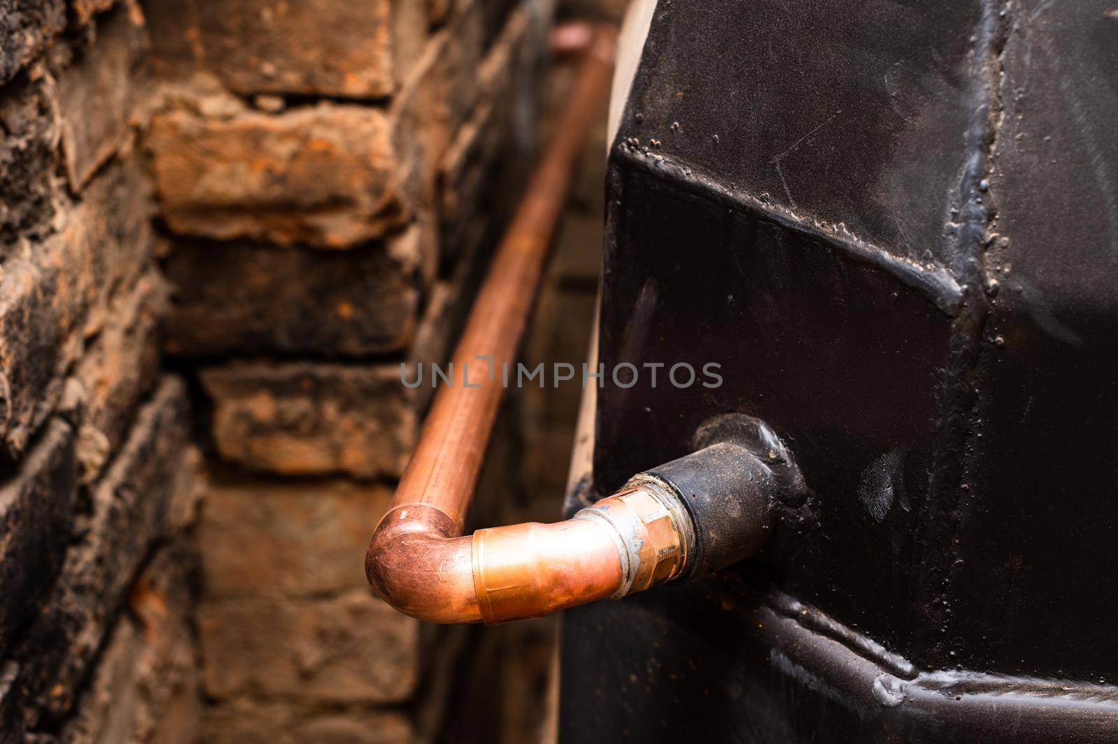 Installation of copper pipes for water supply to the fireplace, heating in the house with a fireplace.