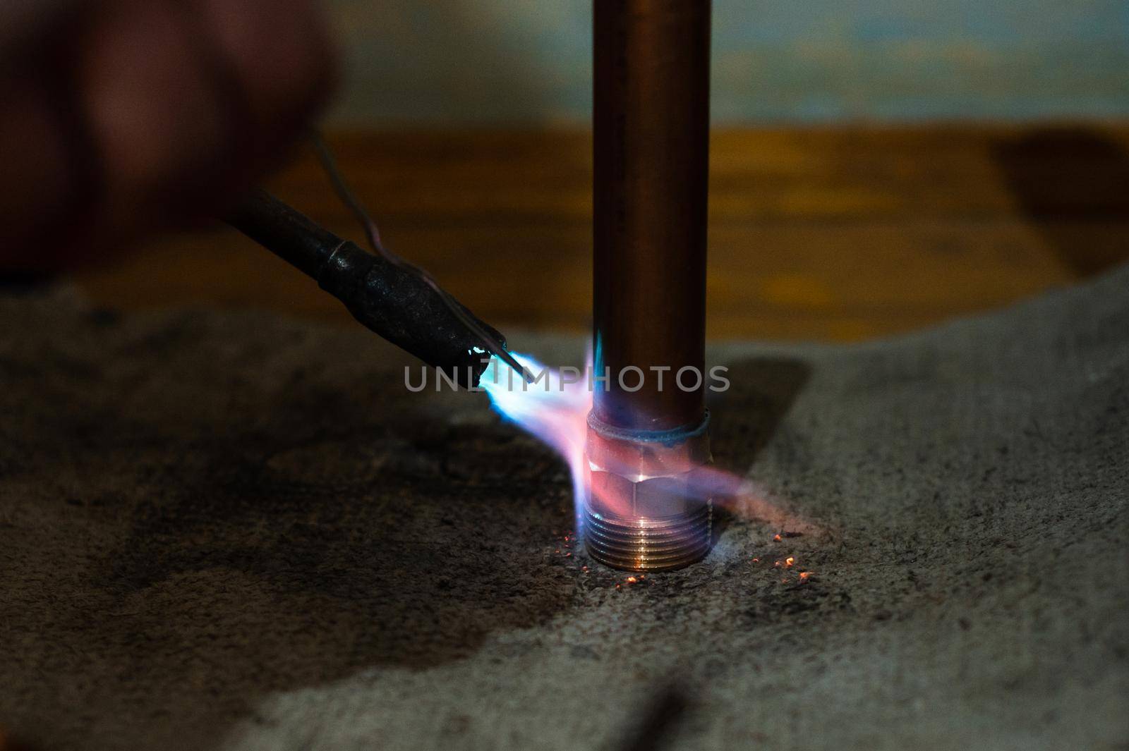Copper soldering, installation process and soldering of copper pipes to the heating fireplace, copper elbow.