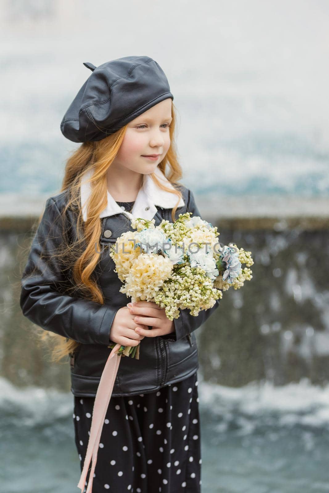 girl with a bouquet of flowers near the fountain