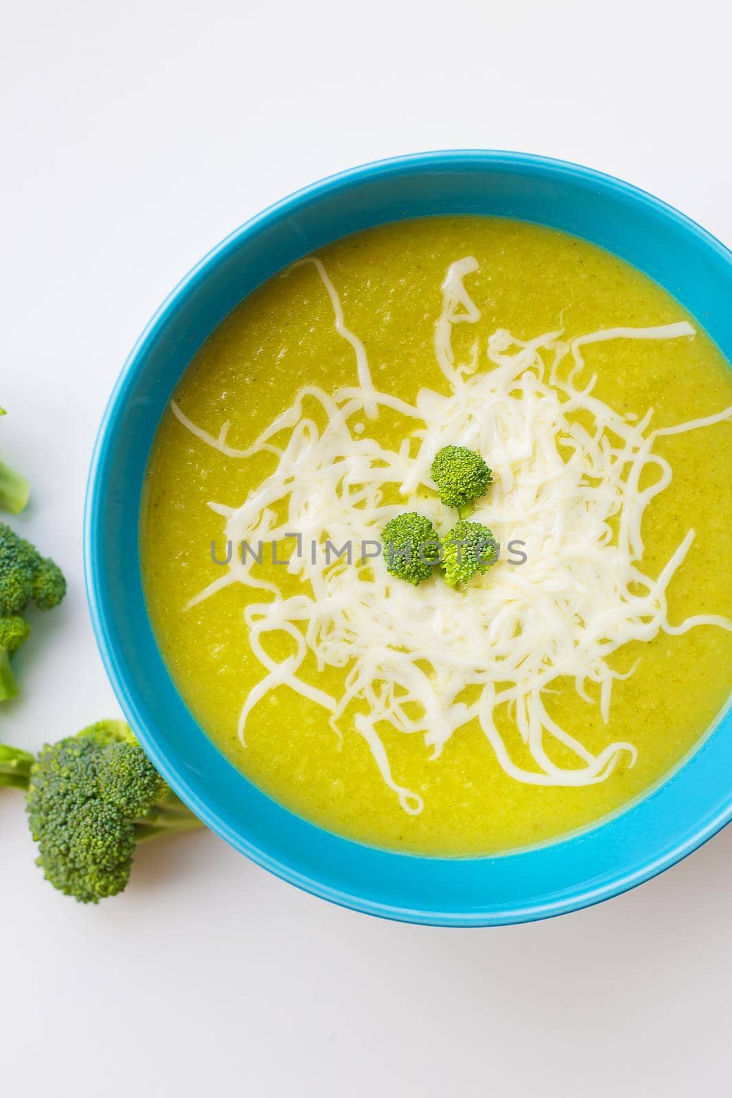 Fresh Cream of broccoli soup in the blue plate, close-up