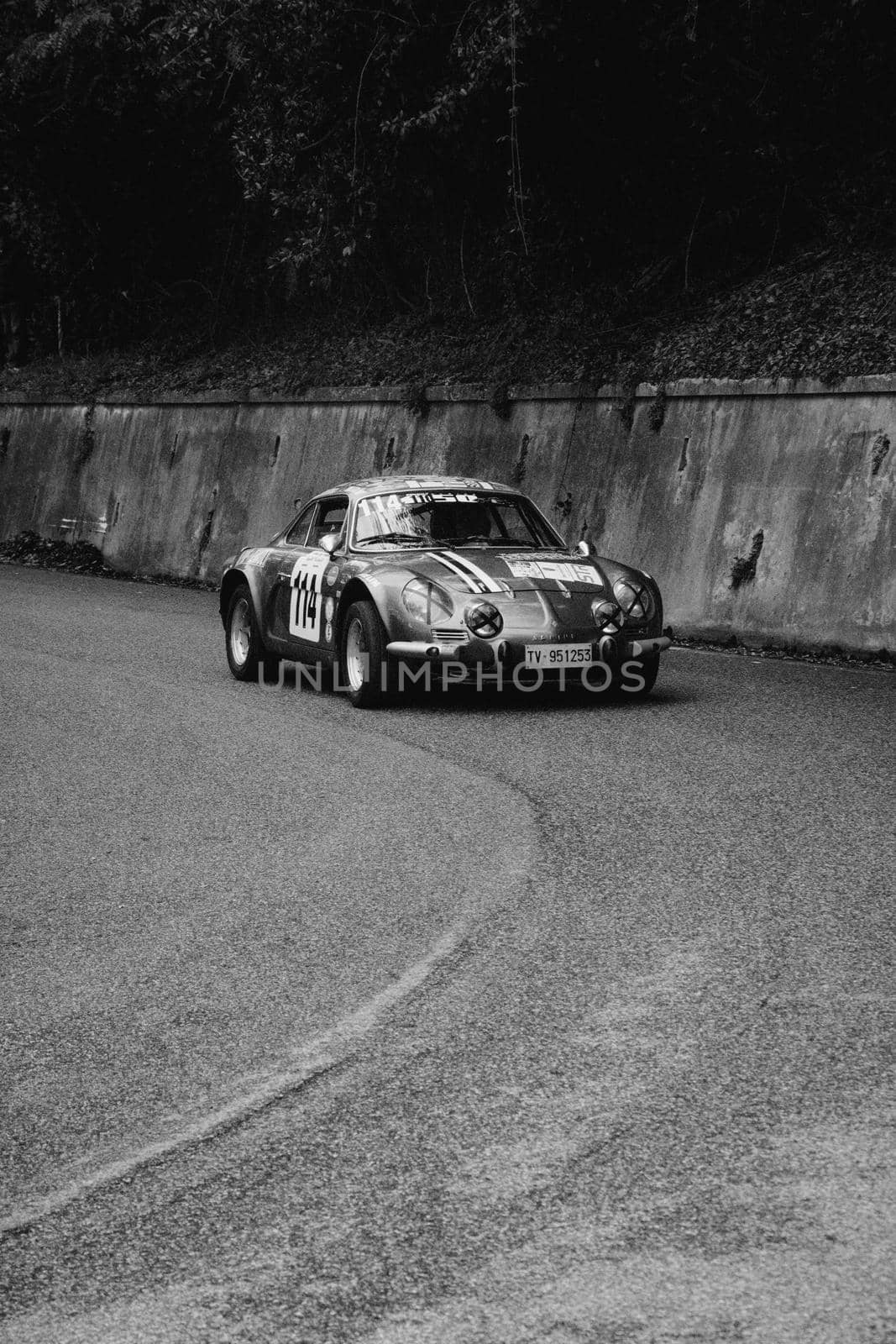 BMW 2002 on an old racing car ifor rally by massimocampanari