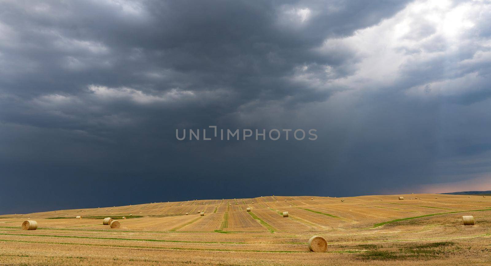 Prairie Storm Canada Summer time clouds warning