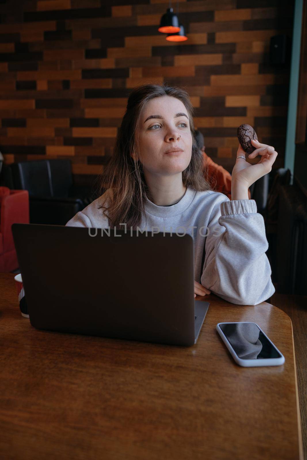 freelance woman happy working in a cafe remotely brunette