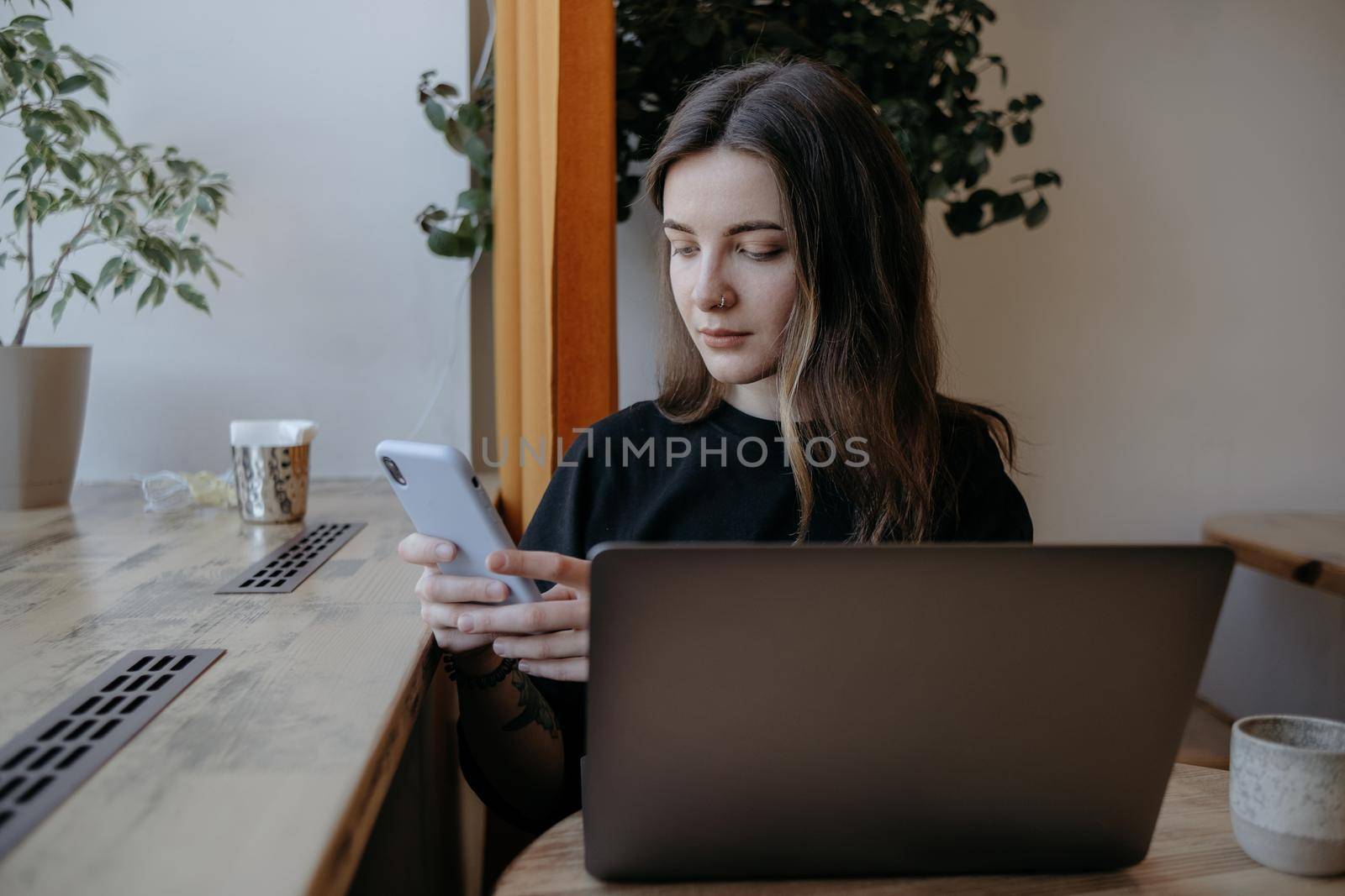 freelance woman happy working in a cafe remotely brunette