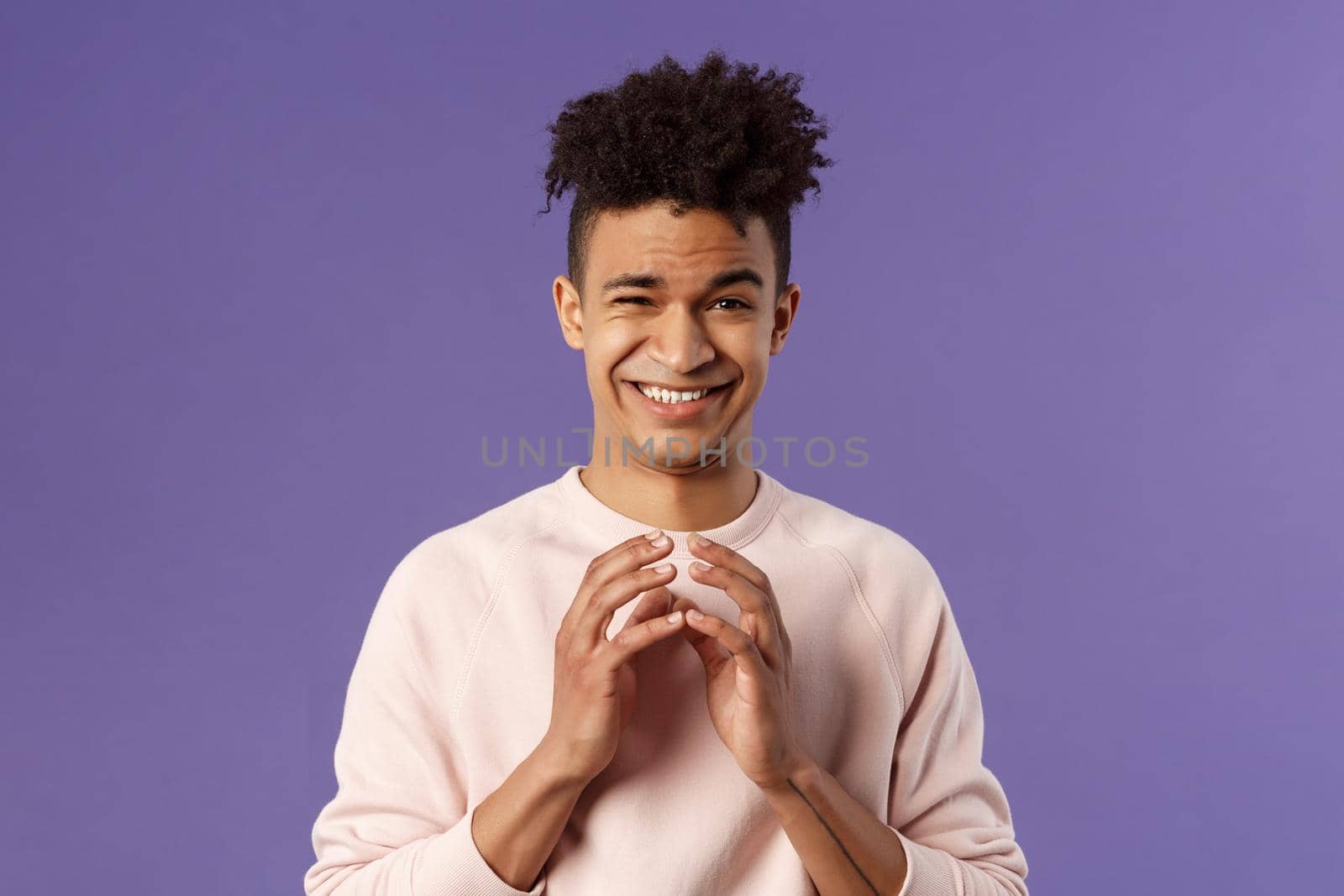 Portrait of creative young smart man with dreads, steeple fingers near chest and smirk devious, have perfect plan, scheming something for april fools day, standing purple background sly.