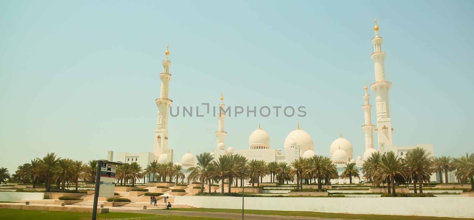 Sheikh Zayed Mosque, Abu Dhabi, United Arab Emirates by DovidPro