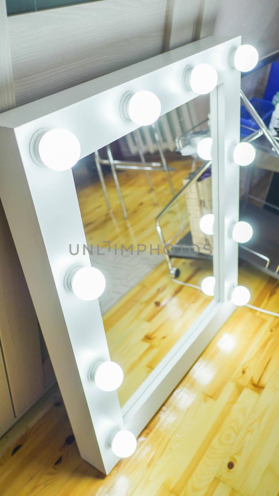 Four make-up mirrors stand in the room and are lit. Video shooting in motion