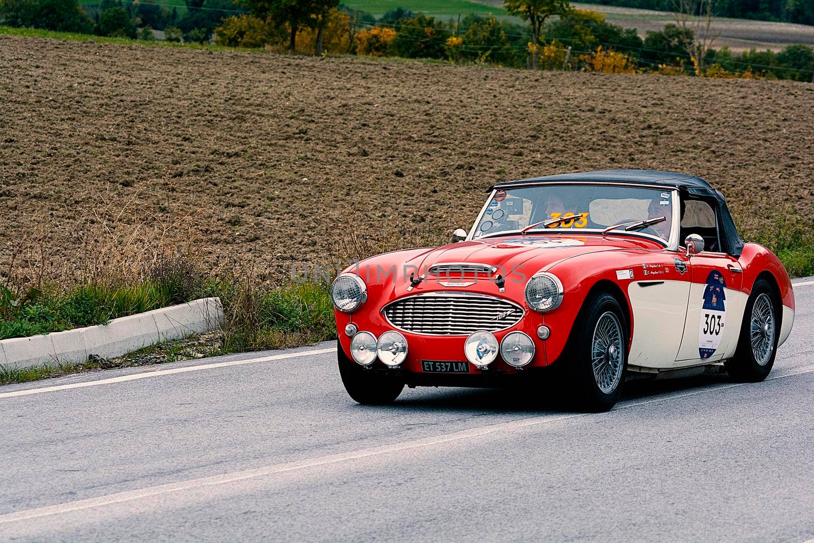 AUSTIN HEALEY 100/6 1957 an old racing car in rally Mille Miglia 2020 the famous italian historical race by massimocampanari