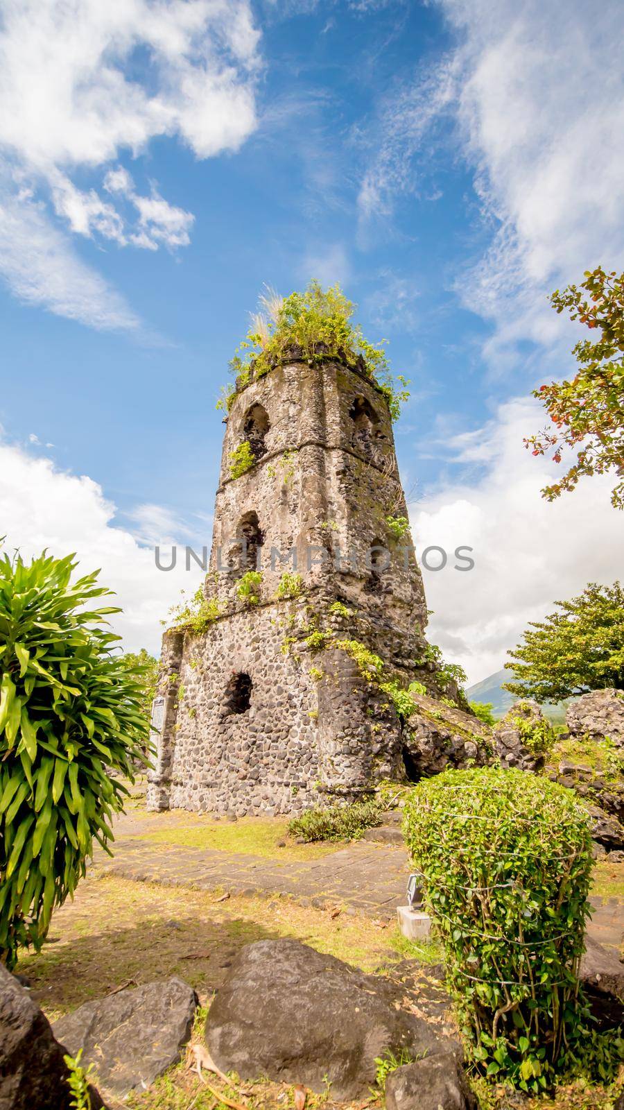 Cagsawa church ruins with Mount Mayon volcano in the background, Legazpi, Philippines.