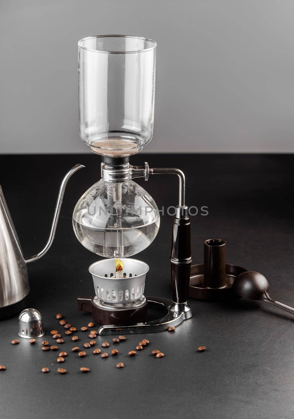 Syphon alternative method of making coffee. coffeemaker is a manual pour-over style glass. Cofee brewing