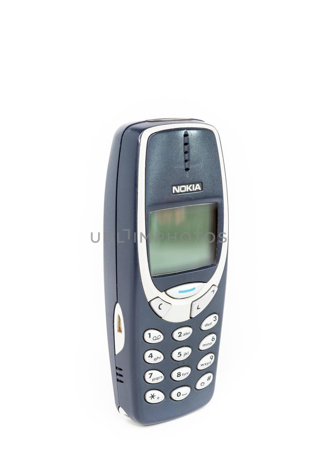 Vintage mobile phone Nokia 3310 by germanopoli