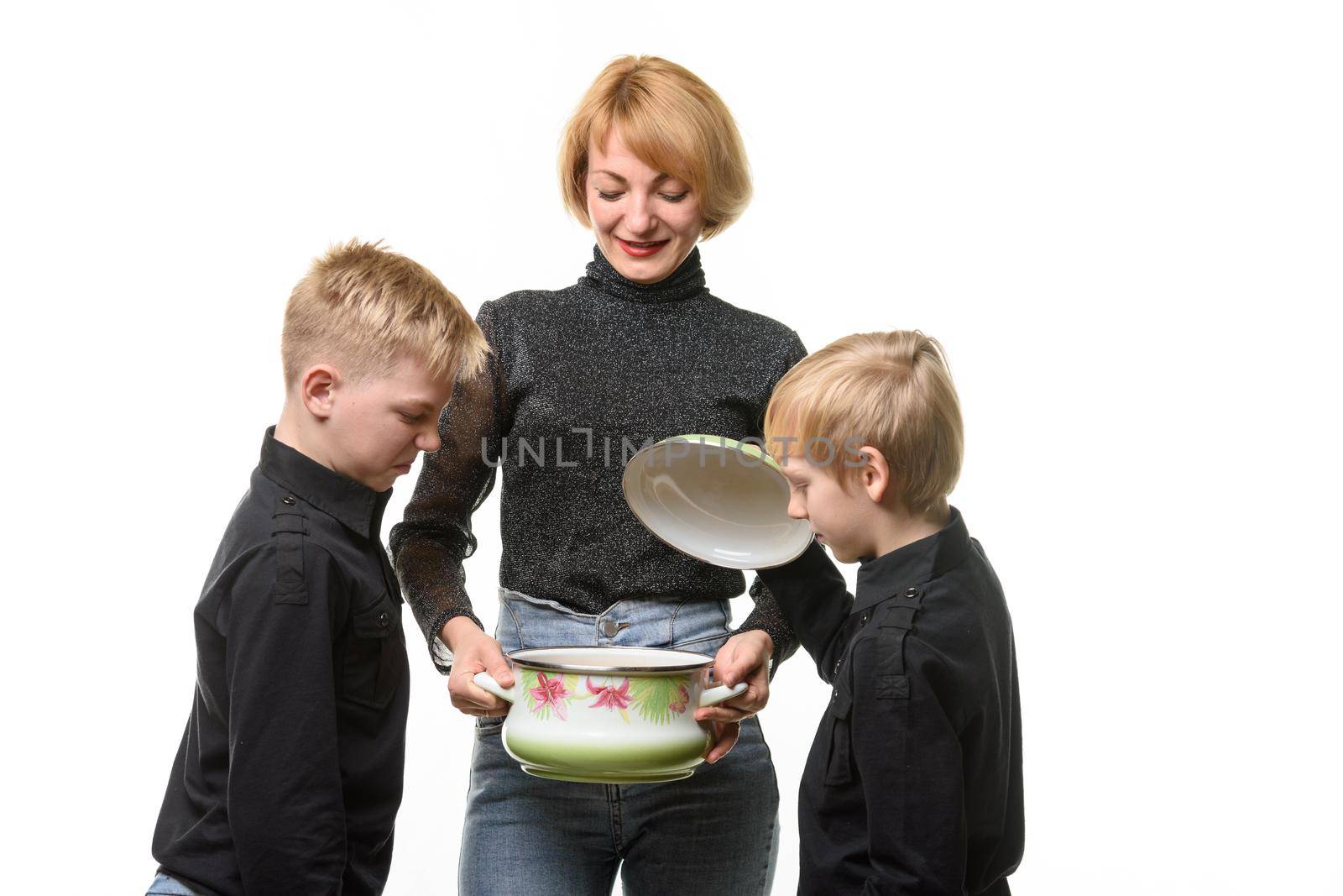 Mom made soup, the kids opened the pot and didn't like the food