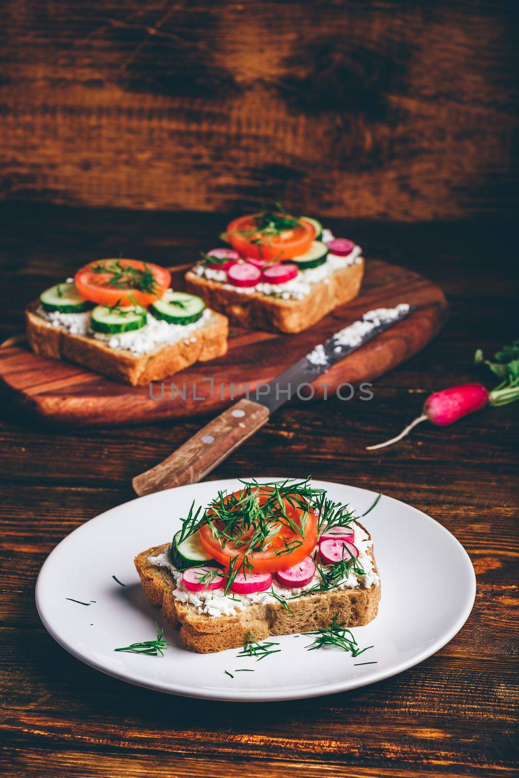 Vegetarian sandwich with fresh vegetables by Seva_blsv