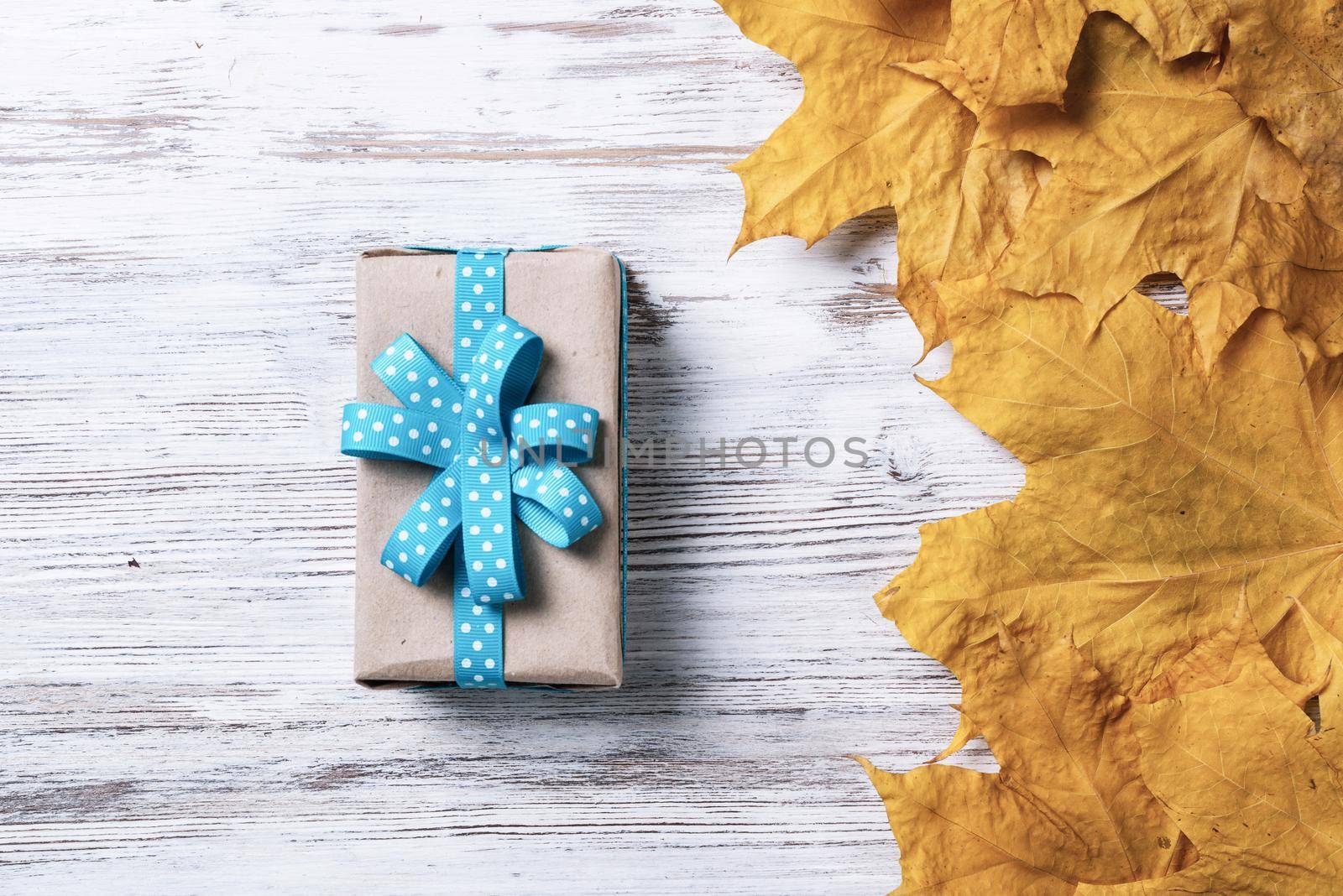 Flat lay autumn composition with gift box by adam121