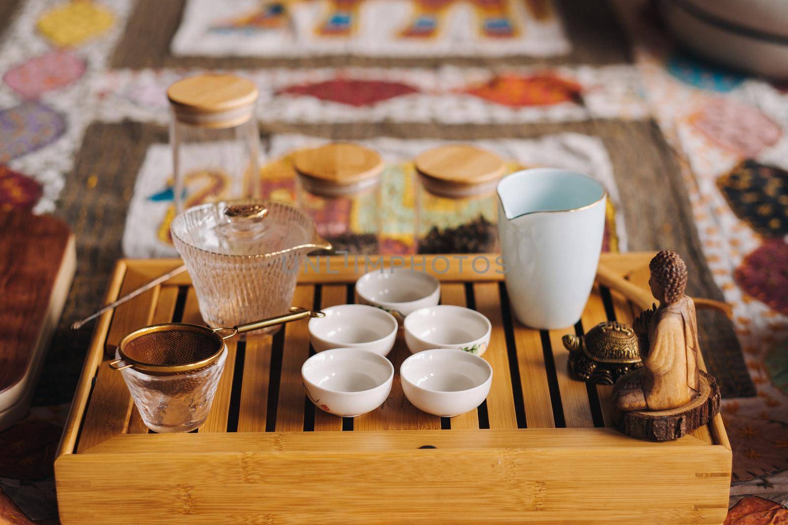 Preparing for a tea ceremony with a large company.