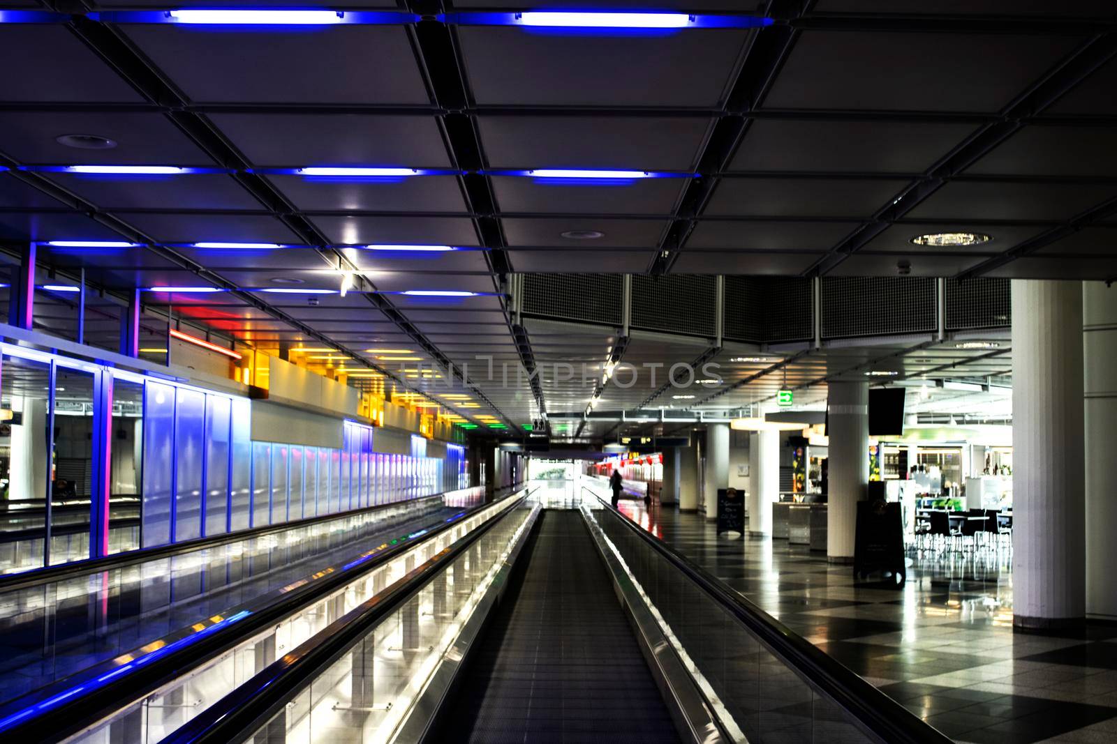 Perspective view of a corridor with a people conveyor belt in an airport