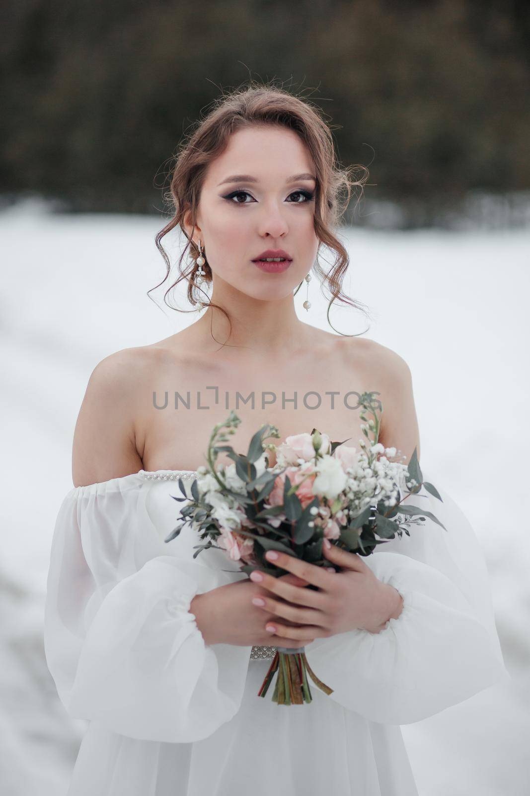 Portrait of the bride holding a bouquet.