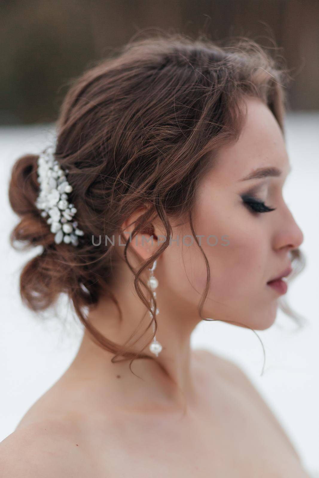 Wedding jewelry on the bride's head by deandy