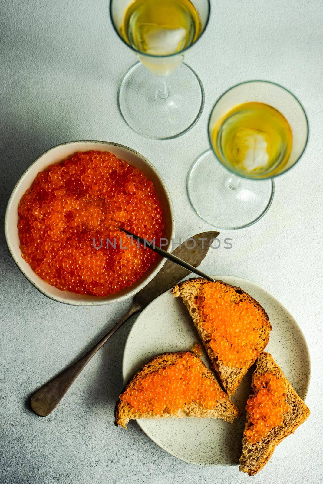 Red trout caviar and sparkling wine by Elet