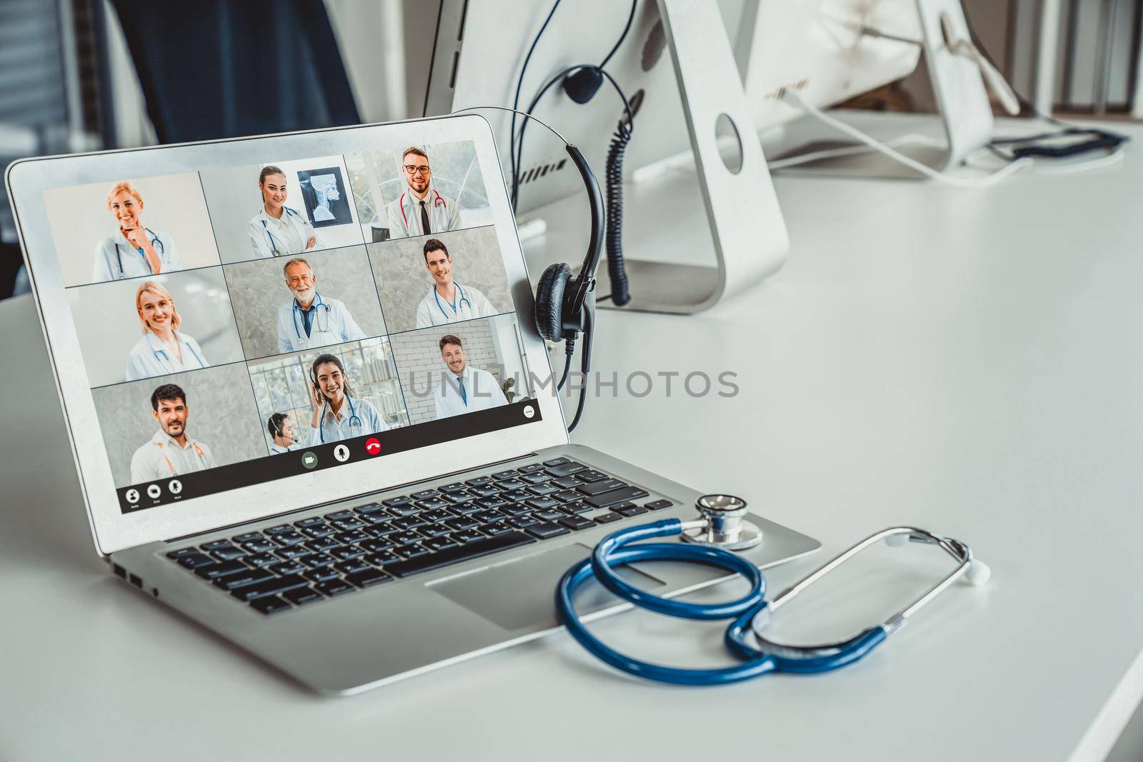 Telemedicine service online video call for doctor to actively chat with patient via remote healthcare consultant software . People can use app to contact doctors for virtual meeting from home .