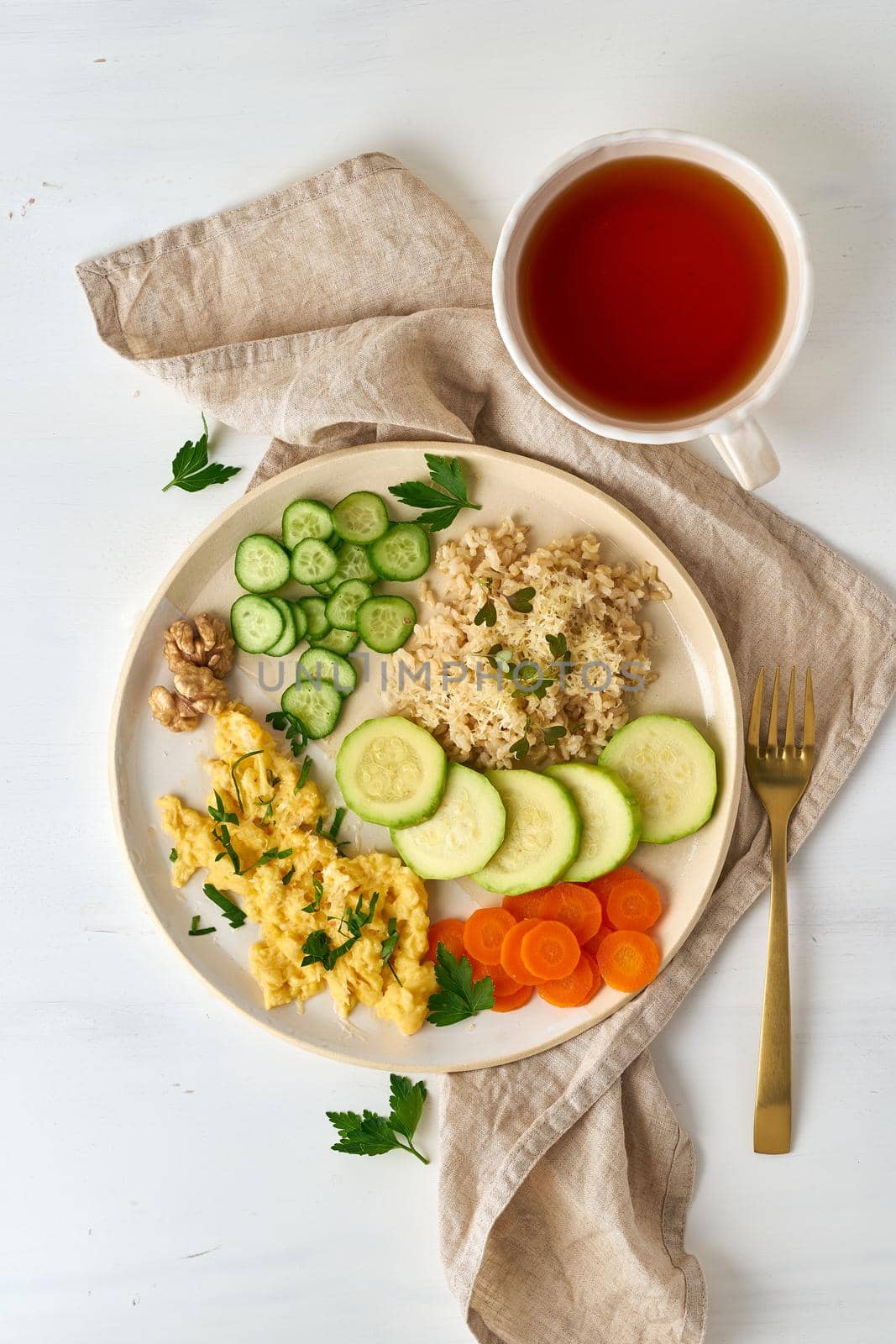 Balanced gluten free food, brown rice, zucchini, scramble, dash fodmap diet, vertical