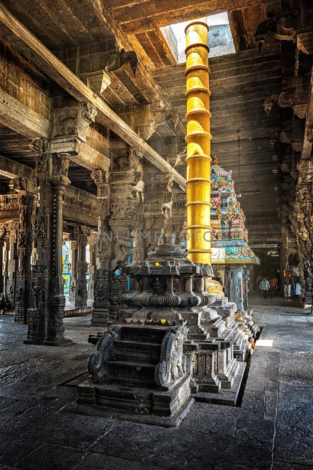 Inside Hindu temple - Ekambareswarar Temple dedicated to Shiva, Kanchipuram, Tamil Nadu, India