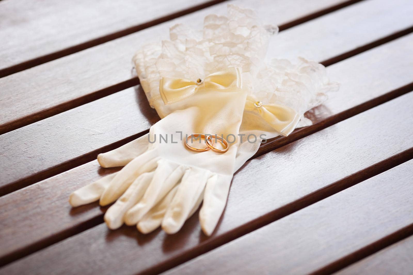 Brides gloves and rings