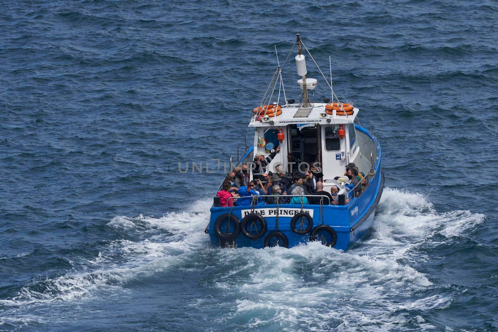 Boat to Skomer Island by JeremyRichards