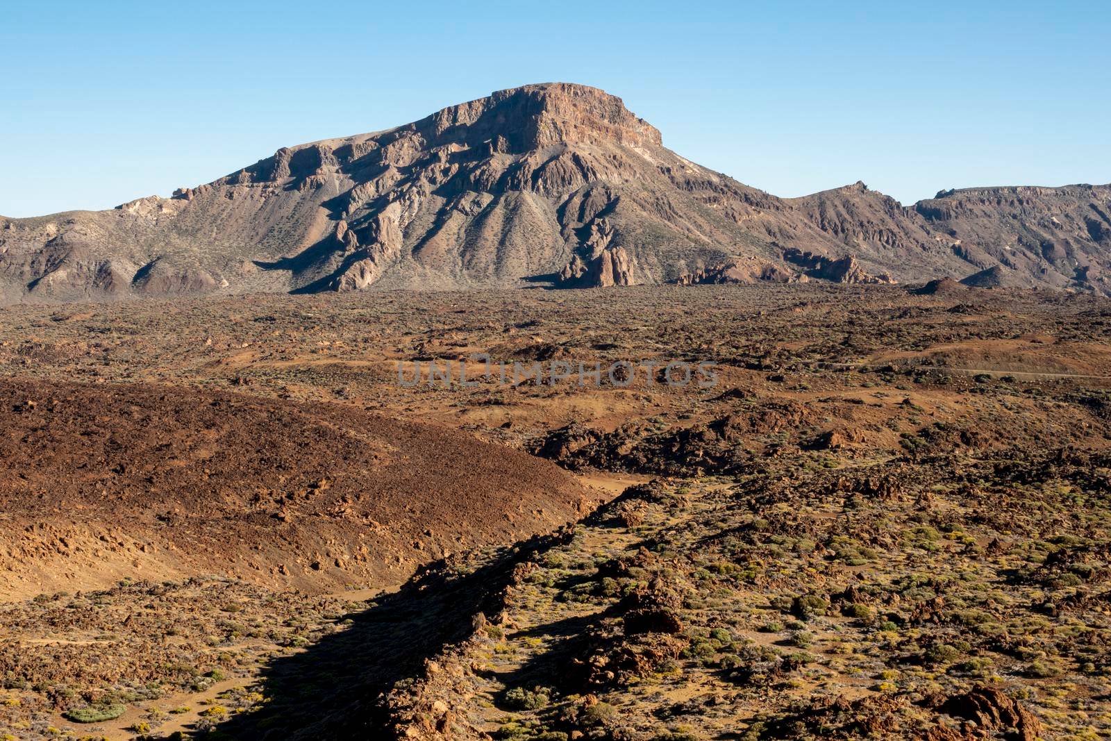 mountain landscape with clear sky by Zahard